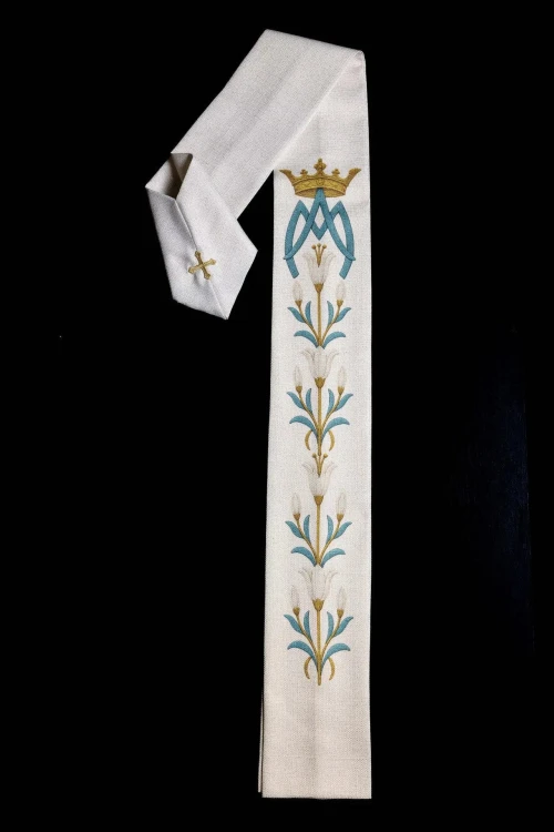Ornat ecru z liliami i motywem maryjnym – zdjęcie 10