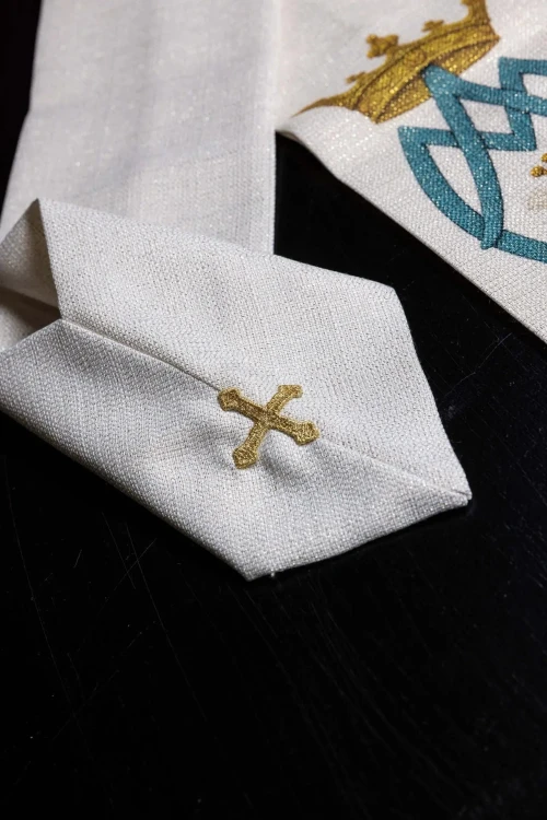 Ornat ecru z liliami i motywem maryjnym – zdjęcie 12