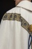 Ornat ecru z Matką Bożą Wniebowziętą – zdjęcie 7
