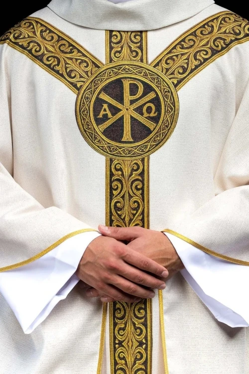 Ornat ecru z symbolem PAX – widok główny