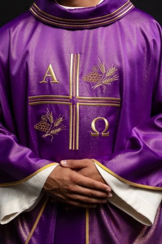 Ornat fioletowy Alfa i Omega z kłosami i krzyżem – widok główny