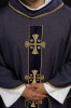 Ornat fioletowy ze złotymi krzyżami – zdjęcie 3