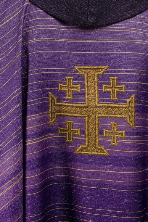 Ornat fioletowy z krzyżem jerozolimskim – zdjęcie 6