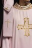 Ornat różowy z krzyżem na kołnierzu – zdjęcie 5
