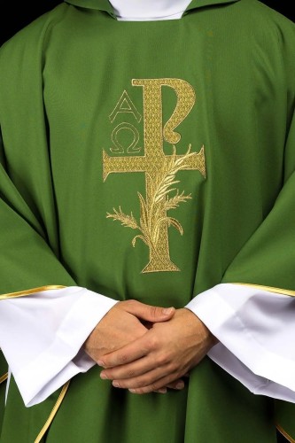 Ornat zielony z haftem Alfa i Omega oraz szerokim kołnierzem – zdjęcie 1