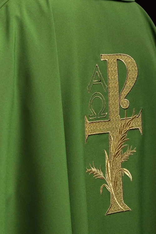 Ornat zielony z haftem Alfa i Omega oraz szerokim kołnierzem – zdjęcie 6
