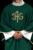 Ornat zielony z haftem IHS i złotym obszyciem – zdjęcie 1