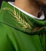 Ornat zielony satynowy z haftem kłosów i krzyża – zdjęcie 5
