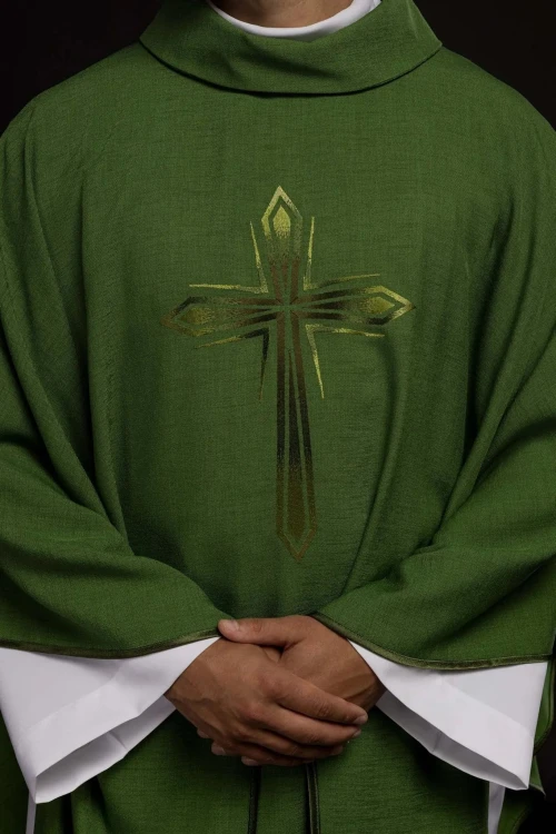 Ornat zielony satynowy z haftowanym krzyżem – zdjęcie 3