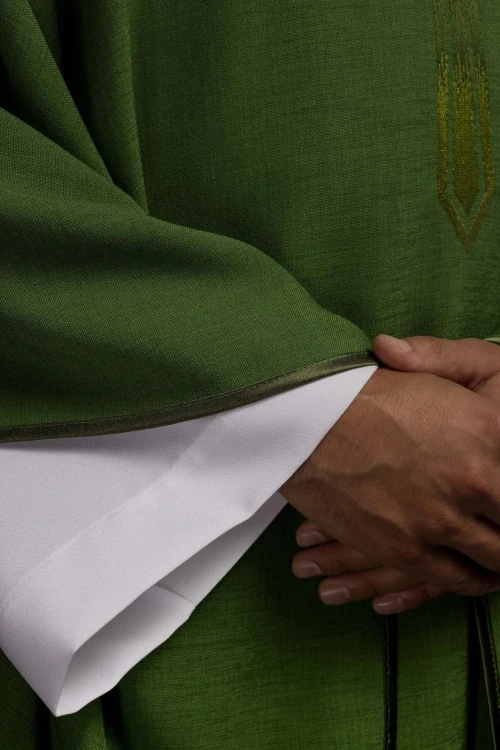 Ornat zielony satynowy z haftowanym krzyżem – zdjęcie 4