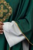 Ornat zielony z haftowanym krzyżem i dekoracyjnym kołnierzem – zdjęcie 4