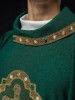 Ornat zielony z haftowanym krzyżem i dekoracyjnym kołnierzem – zdjęcie 5