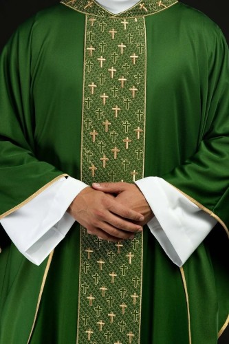Ornat zielony z haftowanym pasem i motywem krzyży – zdjęcie 1