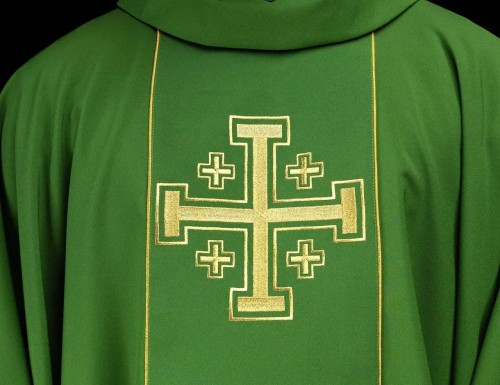 Ornat zielony z haftowanym pasem i krzyżami jerozolimskimi – zdjęcie 2