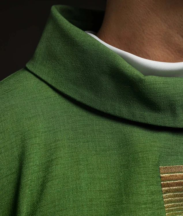 Ornat zielony satynowy ze złotymi krzyżami – zdjęcie 4