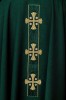 Ornat zielony ze złotymi krzyżami i ozdobnym kołnierzem – zdjęcie 3