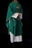 Ornat zielony ze złotymi krzyżami i ozdobnym kołnierzem – zdjęcie 8