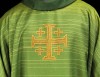 Ornat zielony z nadrukiem krzyża jerozolimskiego – zdjęcie 3