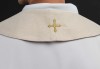 Stuła kapłańska ecru ze złotym haftem IHS – zdjęcie 5