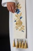 Stuła kapłańska ecru żakardowa z haftem maryjnym – zdjęcie 5