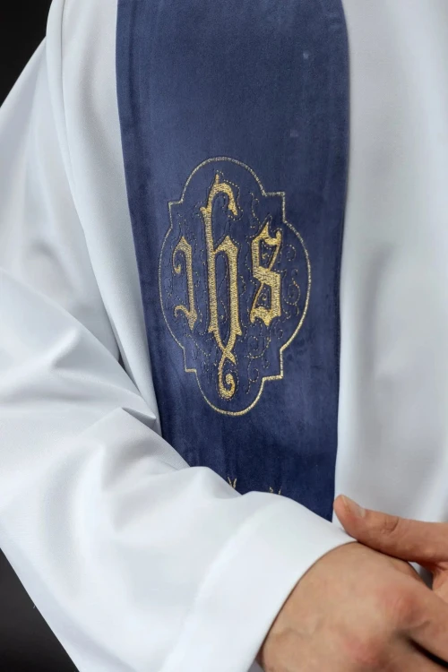 Stuła kapłańska fioletowa z haftem IHS – zdjęcie 3