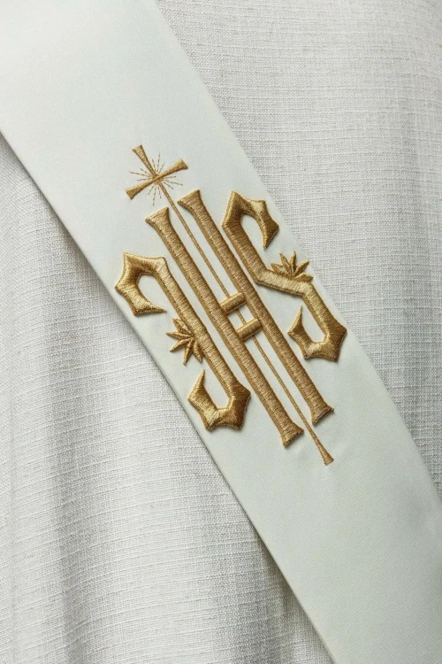 Stuła diakońska ecru z haftem IHS i krzyża – detal 8