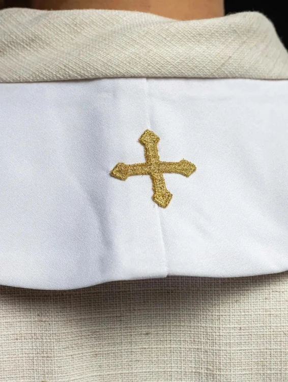 Stuła kapłańska biała z haftem maryjnym – detal 4