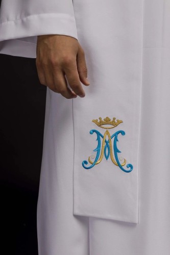 Stuła kapłańska biała z haftem maryjnym – detal 2