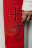 Stuła kapłańska czerwona z haftem krzyża – detal 3