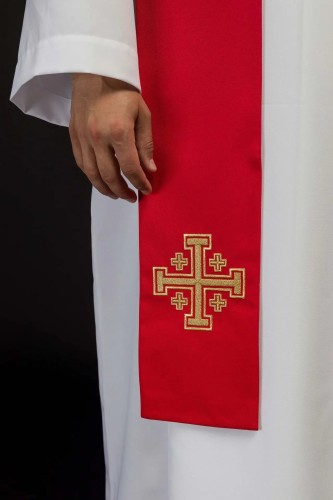 Stuła kapłańska czerwona z haftem krzyża – detal 2