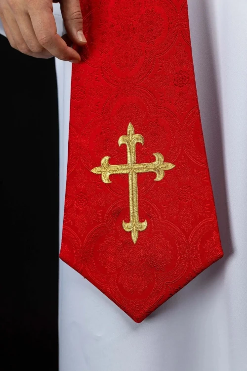 Stuła kapłańska czerwona z haftem krzyża – detal 2