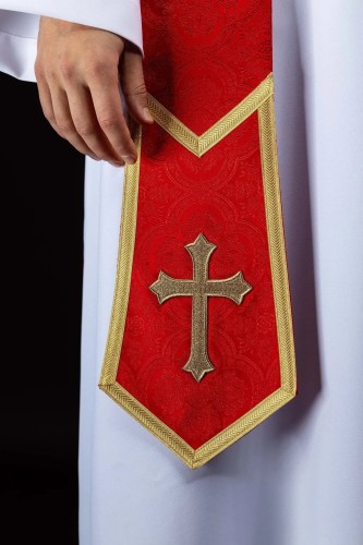 Stuła kapłańska czerwona z haftem krzyża – detal 2