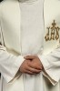 Stuła kapłańska ecru z haftem IHS – detal 2