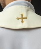 Stuła kapłańska ecru z haftem krzyża – detal 3