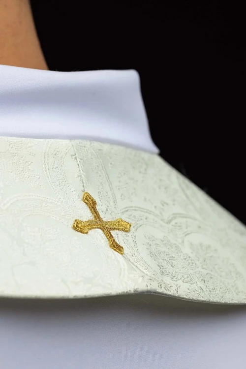 Stuła kapłańska ecru z haftem krzyża – detal 6