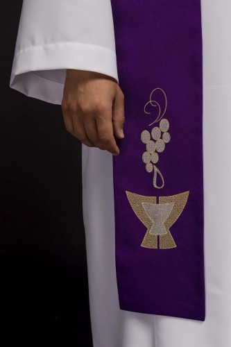 Stuła kapłańska fioletowa z haftem eucharystycznym – detal 2