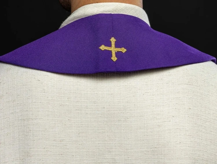 Stuła kapłańska fioletowa z haftem eucharystycznym – detal 4