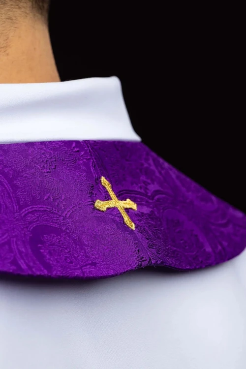 Stuła kapłańska fioletowa z haftem krzyża – detal 6
