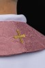 Stuła kapłańska różowa z haftem krzyża – detal 4