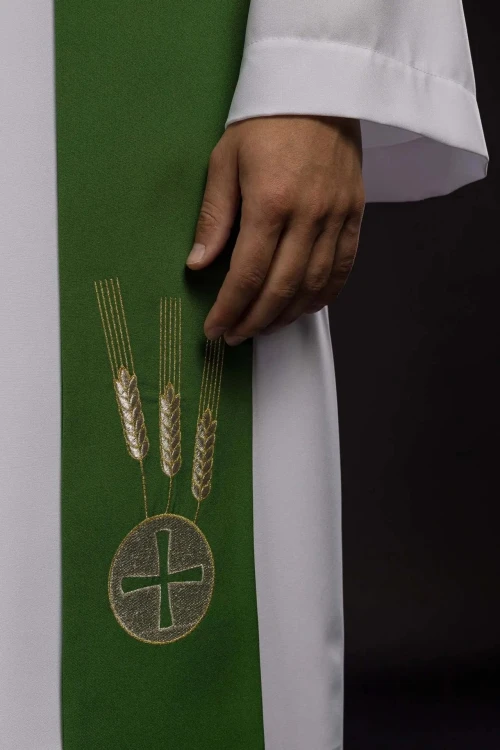 Stuła kapłańska zielona z haftem eucharystycznym – detal 4