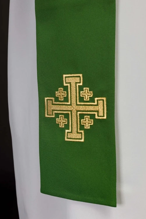 Stuła kapłańska zielona z haftem krzyża – detal 3