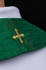 Stuła kapłańska zielona z haftem krzyża – detal 4