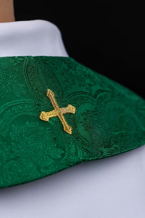 Stuła kapłańska zielona z haftem krzyża – detal 4