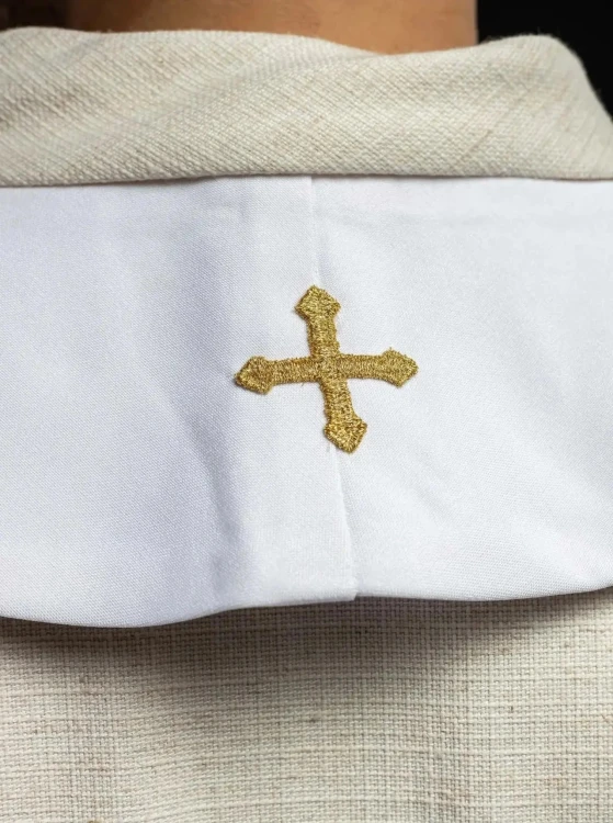 Stuła liturgiczna biała z haftem maryjnym – detal 5