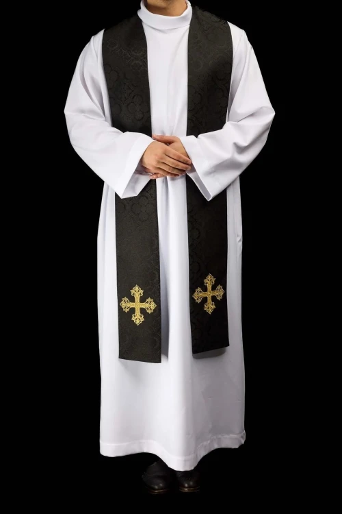 Stuła liturgiczna czarna z haftem krzyża – detal 7