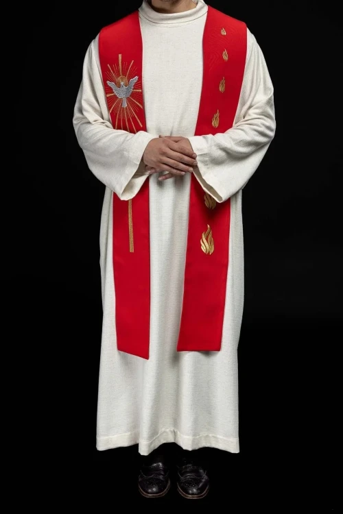 Stuła liturgiczna czerwona z dekoracyjnym haftem – detal 6