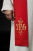 Stuła liturgiczna czerwona z haftem IHS – detal 2