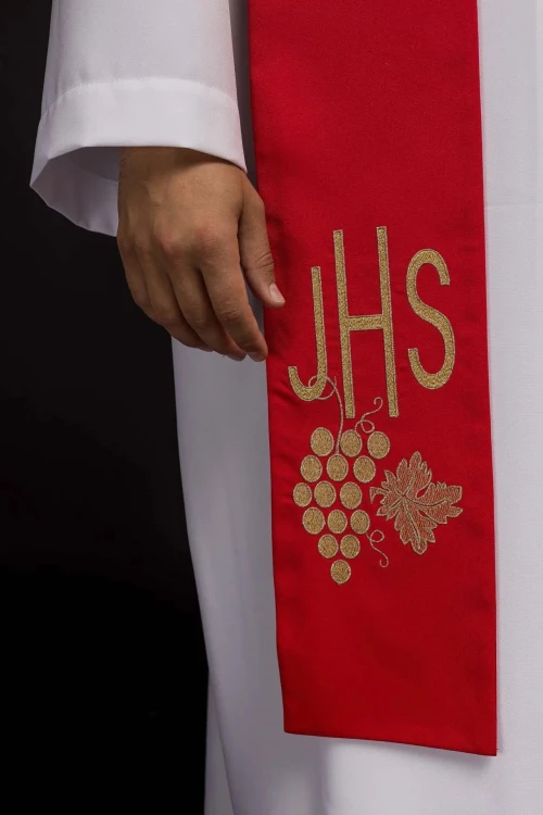 Stuła liturgiczna czerwona z haftem IHS – detal 2
