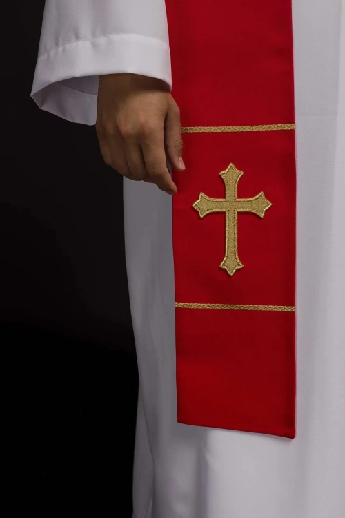 Stuła liturgiczna czerwona z haftem krzyża – detal 2