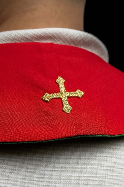 Stuła liturgiczna dwustronna zielono-czerwona z haftem IHS – detal 4
